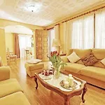 Schoene Villa Mit Pool Und Garten