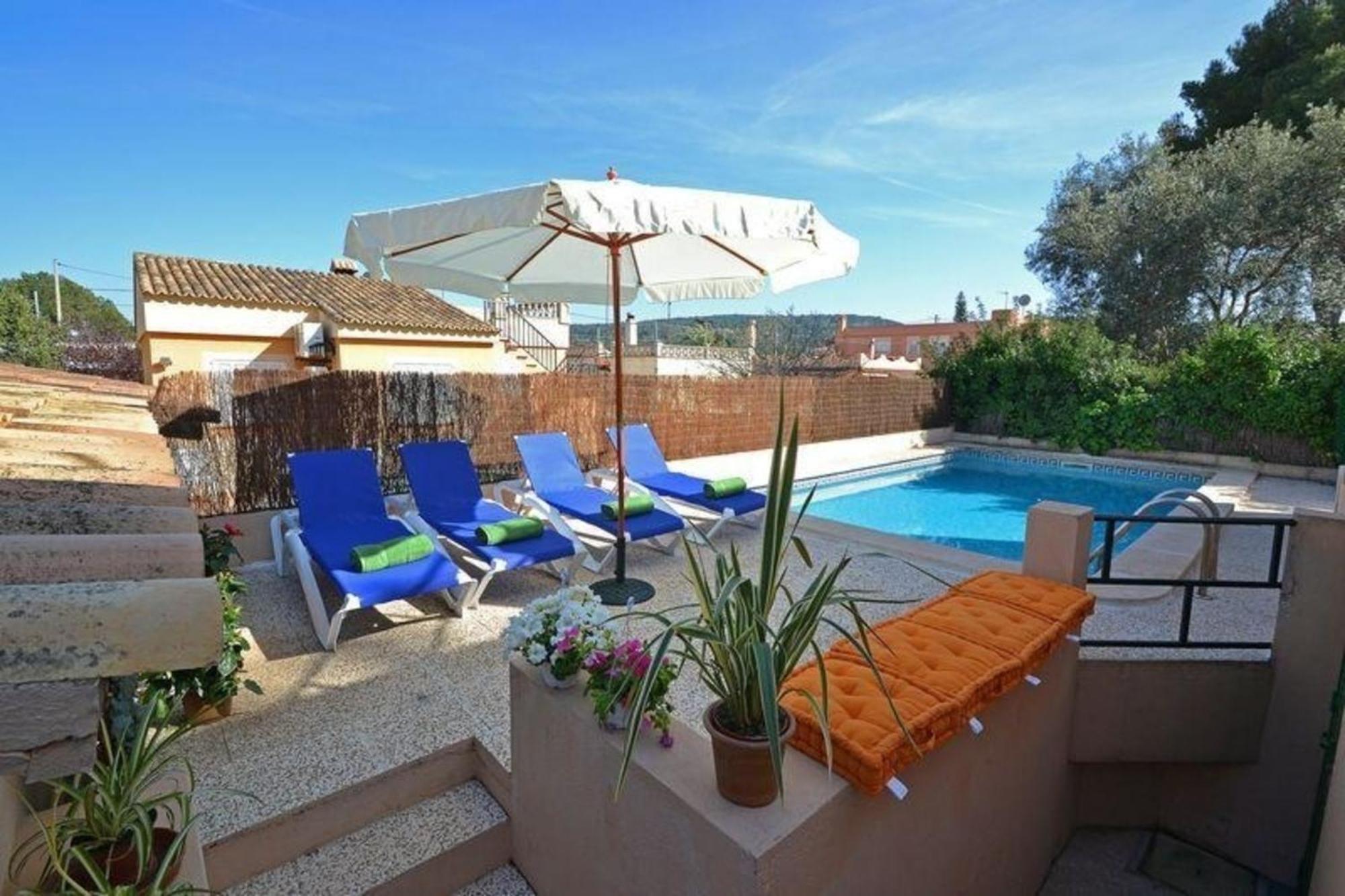 Schoene Mit Pool Und Garten Ferienhaus