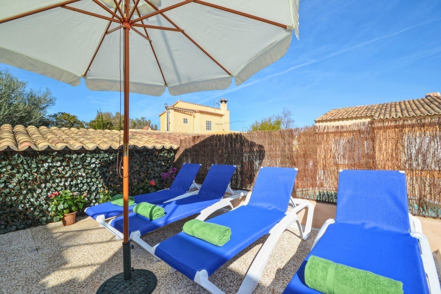 Schoene Mit Pool Und Garten Ferienhaus *