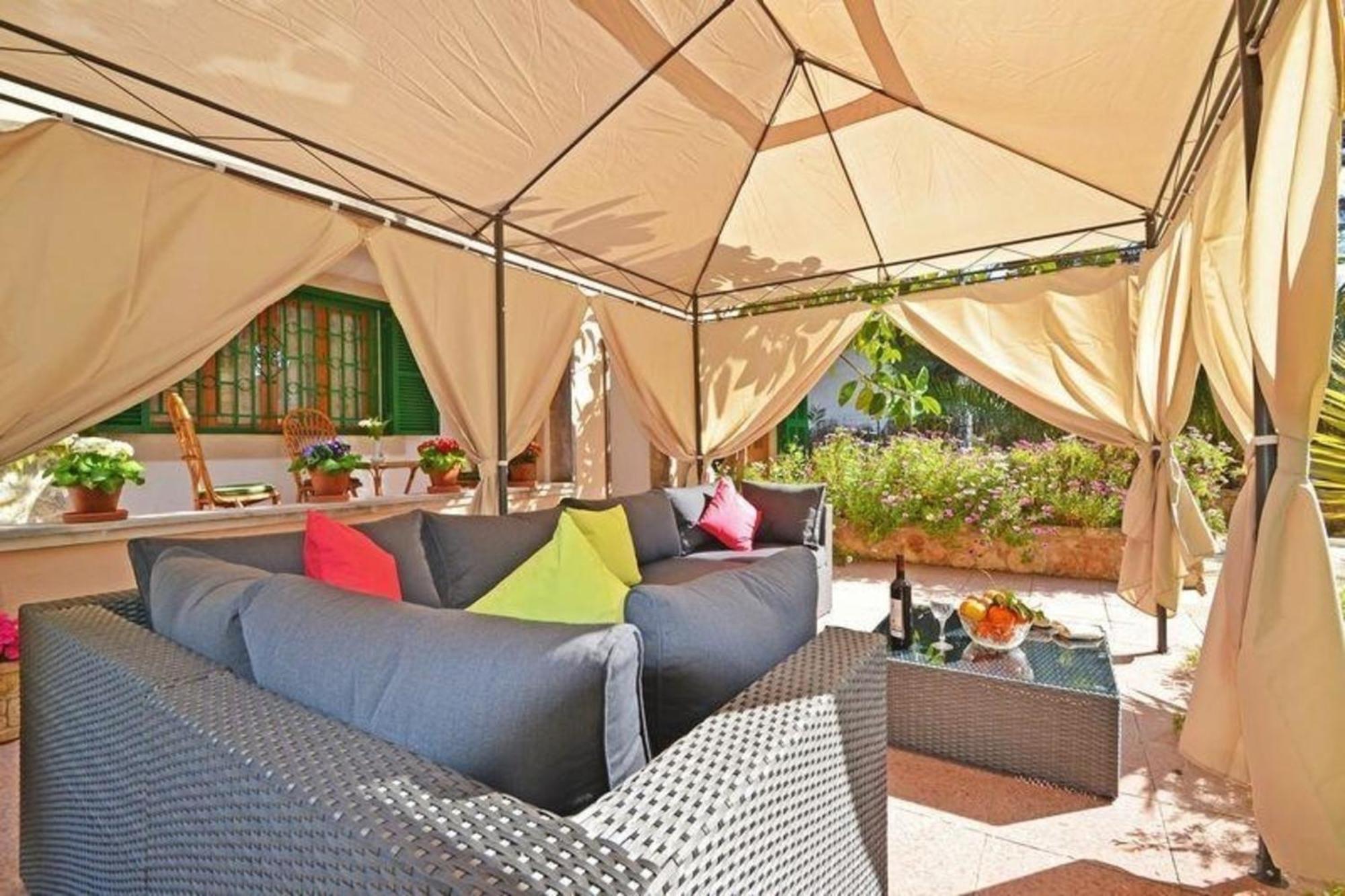 Schoene Mit Pool Und Garten Ferienhaus